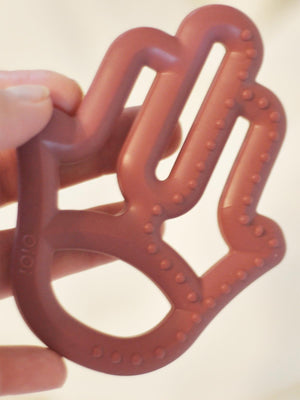 Minik-O Oioi Diş Kaşıyıcı Annenin Eli  - Kırmızı